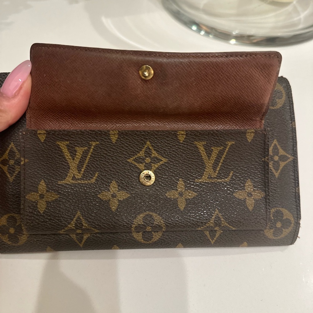 Louis Vuitton Classic Monogram Bi-Fold Wallet - Picture 4 of 12